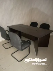  1 طاولة مكتبه نظيفة جدا