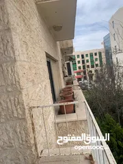  18 شقة في الرابية مساحتها 200م2 طابق اول بالقرب من اشارات وادي صقرة