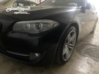  2 بي ام دبليو 528 بلاك ادشن مميزة 300 cc غير مجمركة  لاعفاء ضباط الجيش والاجهزة الامنيه  شبه وكاله