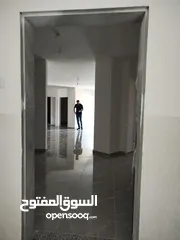  16 شقه سكنية للبيع