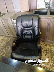  3 طاولة مكتب مع خمس كراسي وحدة ادراج حال الوكاله 220 دينار