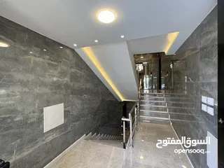  4 شقة طابق شبه ارضي مساحة 231م + حديقه 255م بتشطيبات مميزة - حي الصحابة - رجم عميش - رمضان للاسكان