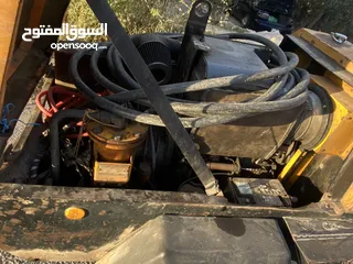  4 كمبريسه حفريات ،للبيع كمبريصة 3 سلندر – تبريد زيت – بحالة ممتازة