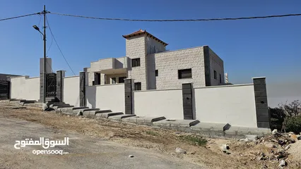  1 فيلا للبيع في ابو السوس اطلالة رائعة ومنطقة هادئة وأكثر من سكن قابل للتفاوض