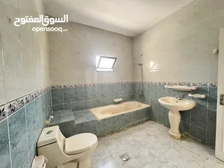  8 شقة للايجار بموقع حيوي