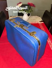  11 شنط سفر وحقائب قديمة ونادرة.