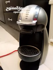  1 ماكينه صنع القهوه dolce gusto حالتها ممتازه  coffee maker