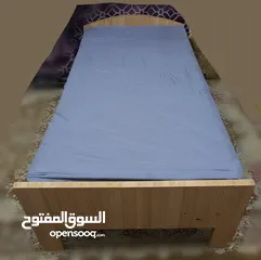  1 سرير للبيع .