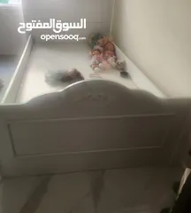  1 سرير مفرد أبيض بحال الجديد قياسه 100×200