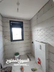  3 بيت جديد مكون من ثلاث طوابق مشطب غير مسكون مساحة 460 متر+70متر ترس بالقرب من شركة النزيه للبلاط