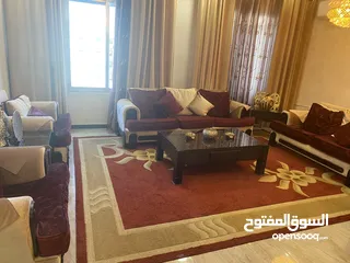  2 غرفة جلوس 7 مقاعد مع الستائر والسجاد بحالة جيدة جدا