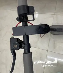  1 سكوتـر كهربائي  نظيف 