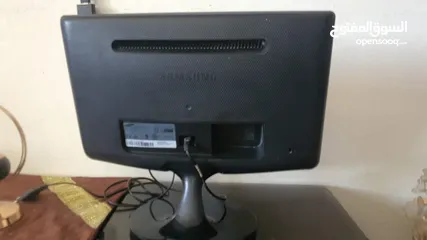  2 شاشة كمبيوتر سامسونج نوع LS19A10 للبيع قياس 17 انش للبيع ب 25 دينار فقط