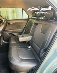  8 كيا نيرو هايبرد 2023 الاضافات الكاملة باللون المميز