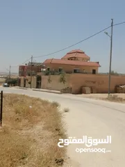  4 منزل للبيع على شارع 100 مطل منطقة جميلة جدا و هاذيه