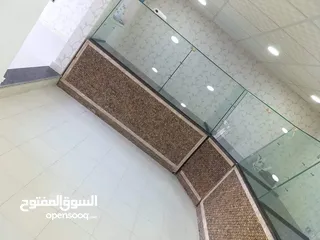  2 فترينات عرض حلويات