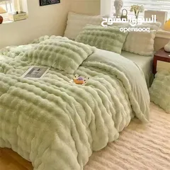  1 شرشف تخت مجوّز فرو – نعومة وفخامة بدفء ولا أروع! الشتاء عالابواب ولازمنا ألوان حلوة ودافئة