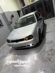  1 سيارة منفوضة بالكامل
