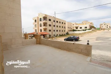  2 شقة أرضية مع ترس 40متر في أبو نصير قرب كلية العلوم البحرية من المالك بسعر لقطة