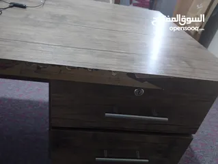  6 طاولة مكتب وكرسي مكتب مع عجلات  بحالة جيدة السعر 50 دينار  عمان الهاشمي الشمالي