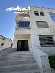  30 شقة ارضية مستقلة للبيع في عبدون خلف السفارة السعودية