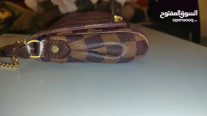  8 LOUIS VUITTON Damier Favorite MM Bag