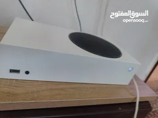  1 اكس بوكس سيريس اس للبيع بسعر مناسب قابل للتفاوض بشيء بسيط .........120فريم 2K