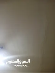  2 مخزن على شارع فرعي