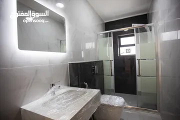  1 شقة فاخره جدا لم تسكن للبيع من المالك ارضيه 180م في اجمل مناطق الجبيهه حي المنصور كاش او اقساط