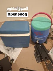  1 صندوق تبريد للرحلات مع صندوق للماء والثلح