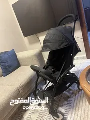  1 عرباية baby yoya  تصلح للطياره