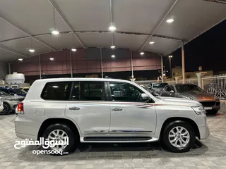  8 Land Cruiser GXR V8