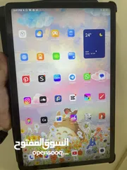  2 تابلت بلاك فيو استعمال خفيف تقريبا جديد مع شاحن وكيبورد وكفر