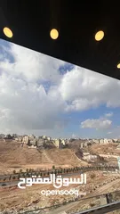  23 طابق شبه ارضي مطلة و مشمسة و مهوية بأرقى مناطق حي الياسمين المطله على كوريدور عبدون بسعر ناري جدآ