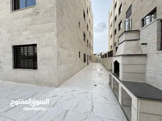  11 شقة شبه ارضي مساحة 200م وحديقة 250م مميزة للبيع بخلدا بسعر مميز تشطيبات مميزة (مشروع 111)