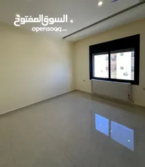  7 شبه ارضي مع ترس و مدخل  في الجبيهة قرب مسجد جبران بتشطيب فندقي مع تدفئة راكبة