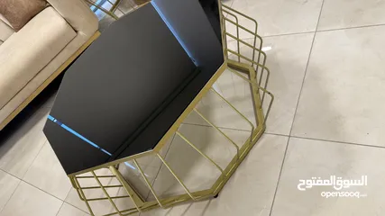  4 طقم كنب مع طاولات فاخر جداً 7 مقاعد