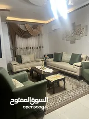 5 طقم كنب 7مقاعد للبيع بسعر ممتاز باللون البيج والاخضر