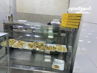  7 عده مطعم ومعجنات للبيع
