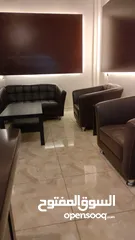  7 اثاث مكتب كامل للبيع مع اجهزة
