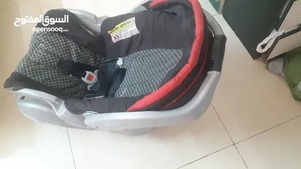  1 baby sitter chair