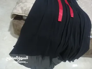  2 قفطان طويل فيه احزام ف الوسط احمر زي ما ف صوره