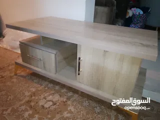  3 ترابيزه لمينيت بالكامل رجلين ستيل لون ذهبي الترابيزه بالكرتونه ولا خدشه الله يطرح البركه
