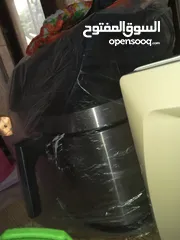  4 مقلاه هوائيه حجم كبير جيدة الاستعمال حالتها جيده جدآ يمكنك ان تتحكم في الحراره والوقت جيدا جدآ