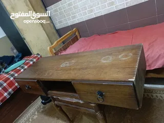  9 يوجد ثلاثه ابواب اثنين باب غرفه واحد باب حمام خشب نظيف جدا  دائر البيبان خشب سويد الداخليه خشب لتيه