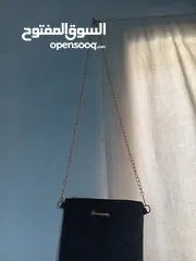  2 شالات قطن و جورجيت بعدة ألوان كحلي و نيلي و ابيض و خمري و روز و أسود و أخضر زيتي و بالإضافة لقمطة