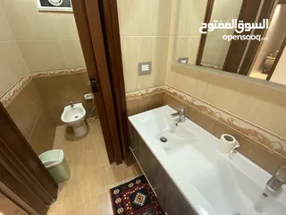  8 شقة مفروشة للإيجار 211م2 ( Property 16354 )