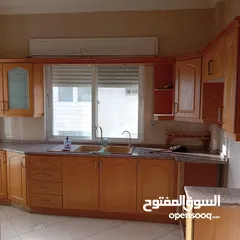  7 ام السماق / شقه فارغه للايجار/ باجره 400 دينار امكانيه الدفع شهري