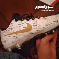 4 حذاء كرة قدم