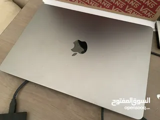  1 ماك بوك اير 2022 m2 حالة ممتازة MacBook Air very good condition with box and original charger
